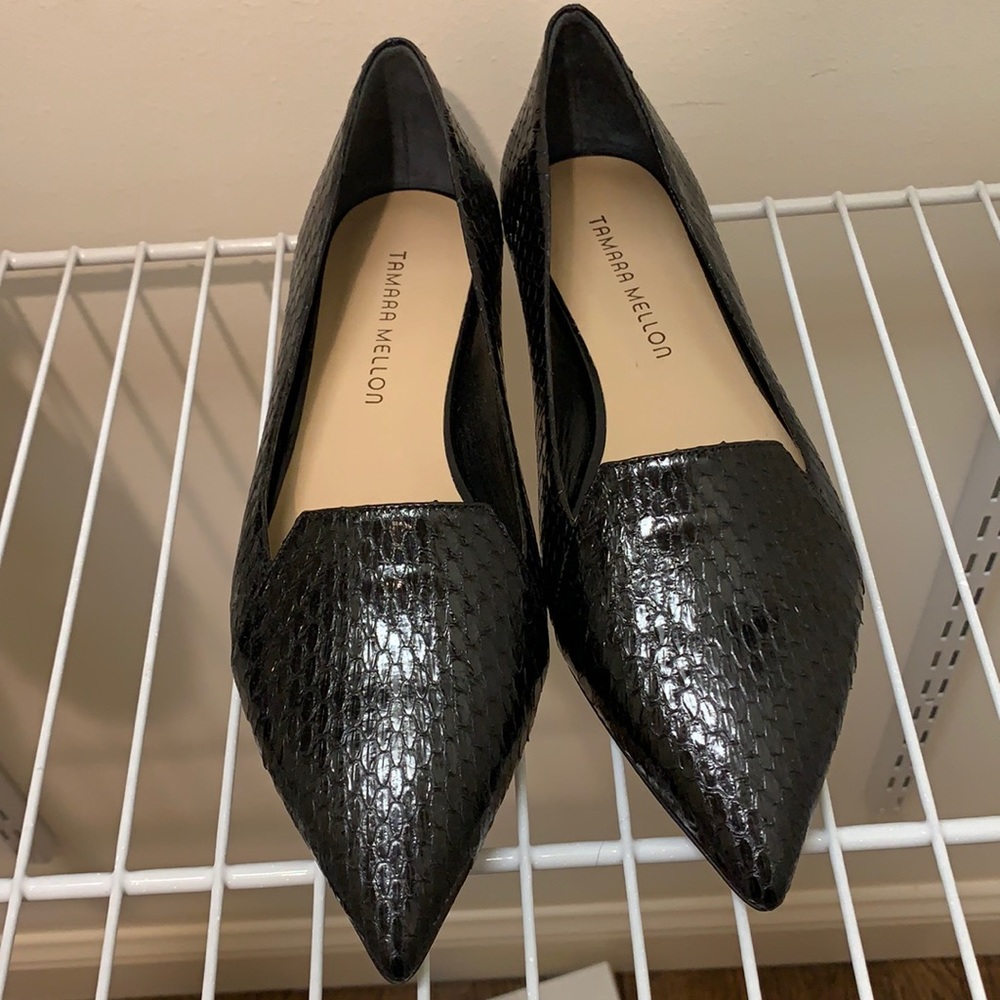 Tamara Mellon black pointed toe shoe